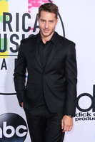 Justin Hartley Longsleeve T-shirt #2890392