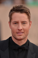 Justin Hartley Longsleeve T-shirt #2962980