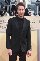 Justin Hartley Longsleeve T-shirt #2963038