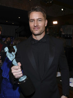Justin Hartley mug #G1205137