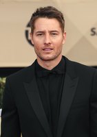 Justin Hartley Longsleeve T-shirt #2963073
