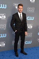 Justin Hartley Longsleeve T-shirt #2963079