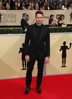Justin Hartley Longsleeve T-shirt #2963085