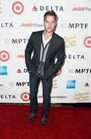 Justin Hartley tote bag #G1376993