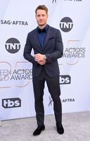 Justin Hartley Longsleeve T-shirt #3739066