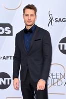 Justin Hartley Longsleeve T-shirt #3739068