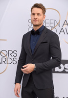 Justin Hartley Longsleeve T-shirt #3739070
