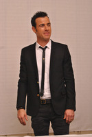 Justin Theroux Longsleeve T-shirt #2519368