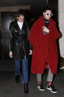 Kaia Gerber Sweatshirt #2985736