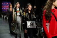 Kaia Gerber mug #G1334218