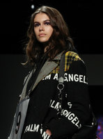 Kaia Gerber Longsleeve T-shirt #3092126