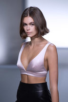 Kaia Gerber Longsleeve T-shirt #3886037