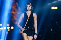 Kaia Gerber Sweatshirt #3886088