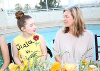 Kaitlyn Dever tote bag #G1562369