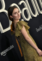 Kaitlyn Dever mug #G2361622