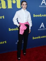 Kaitlyn Dever mug #G2468696