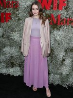 Kaitlyn Dever mug #G2507577