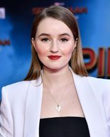 Kaitlyn Dever mug #G2507602