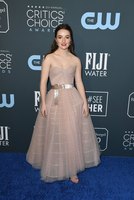 Kaitlyn Dever mug #G2553526