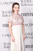 Kaitlyn Dever longsleeve t-shirt #3936308