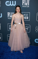 Kaitlyn Dever longsleeve t-shirt #3936347