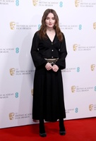 Kaitlyn Dever mug #G2553619