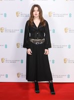 Kaitlyn Dever mug #G2553685