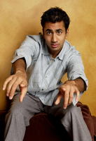 Kal Penn t-shirt #3276886