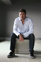 Karl Urban Longsleeve T-shirt #2192170