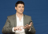 Karl Urban Longsleeve T-shirt #2311375