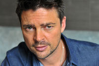 Karl Urban Longsleeve T-shirt #2352339