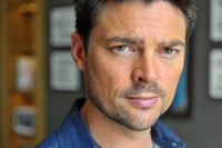 Karl Urban Longsleeve T-shirt #2352348
