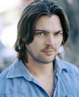 Karl Urban Longsleeve T-shirt #3256896