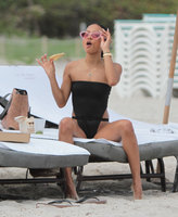 Karrueche Longsleeve T-shirt #3238010