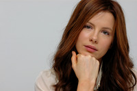 Kate Beckinsale Sweatshirt #2048485
