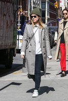 Kate Mara Sweatshirt #3178047