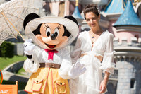 Katie Holmes Sweatshirt #3899382