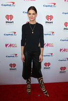Katie Holmes Sweatshirt #3919514