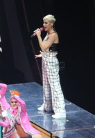 Katy Perry Longsleeve T-shirt #2770409