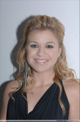 Kelly Clarkson Mouse Pad 1254897