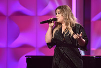 Kelly Clarkson Longsleeve T-shirt #2898185
