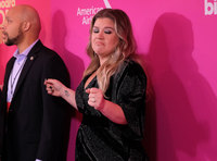 Kelly Clarkson Longsleeve T-shirt #2898193