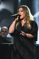 Kelly Clarkson Longsleeve T-shirt #2898195