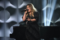 Kelly Clarkson Longsleeve T-shirt #2898211