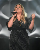 Kelly Clarkson Longsleeve T-shirt #2898219