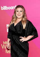 Kelly Clarkson Longsleeve T-shirt #2898228