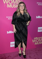Kelly Clarkson Longsleeve T-shirt #2898238