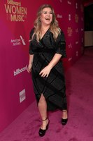 Kelly Clarkson Longsleeve T-shirt #2898242