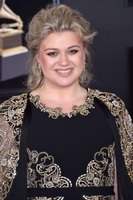 Kelly Clarkson Longsleeve T-shirt #2981214