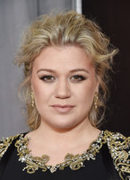 Kelly Clarkson Longsleeve T-shirt #2981228